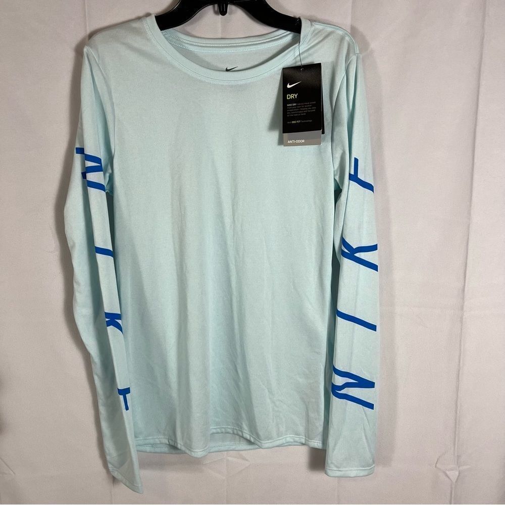 NWT Nike Women’s Training Long Sleeve Dri-Fit Odor Resistant Shirt XS